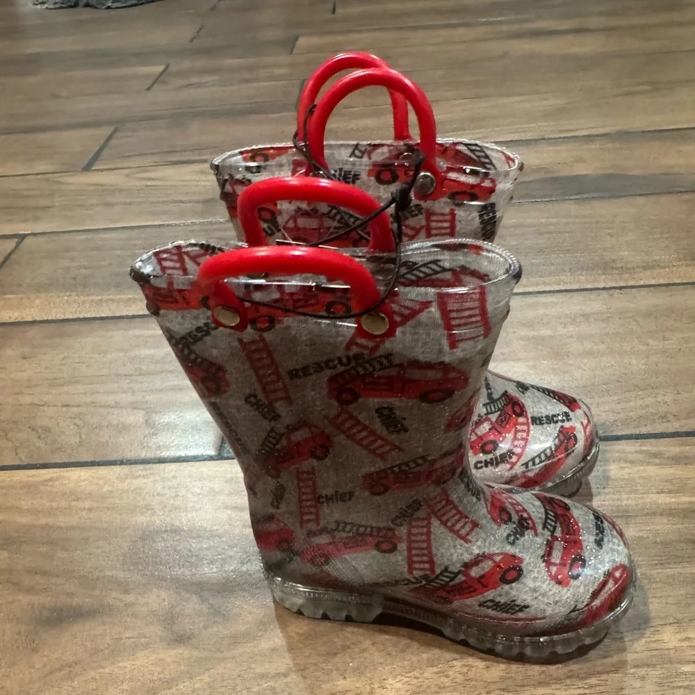KOMFOR ME Red fire truck light up rain boots size 7